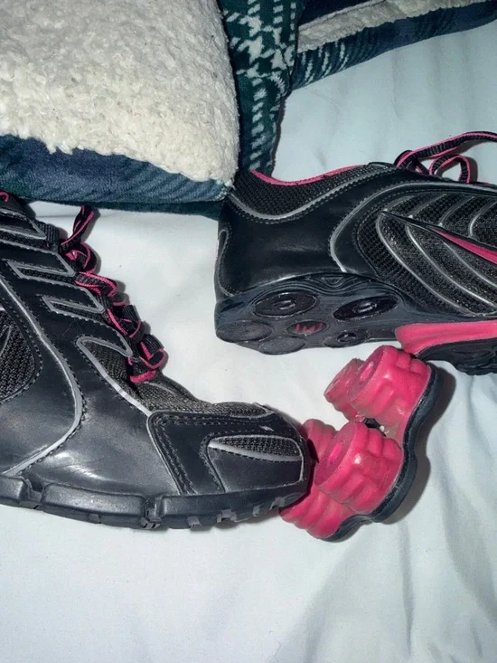 Broken Nike shox Black and Pink Shox Athletic Sneakers size 6 - Picture 2 of 9